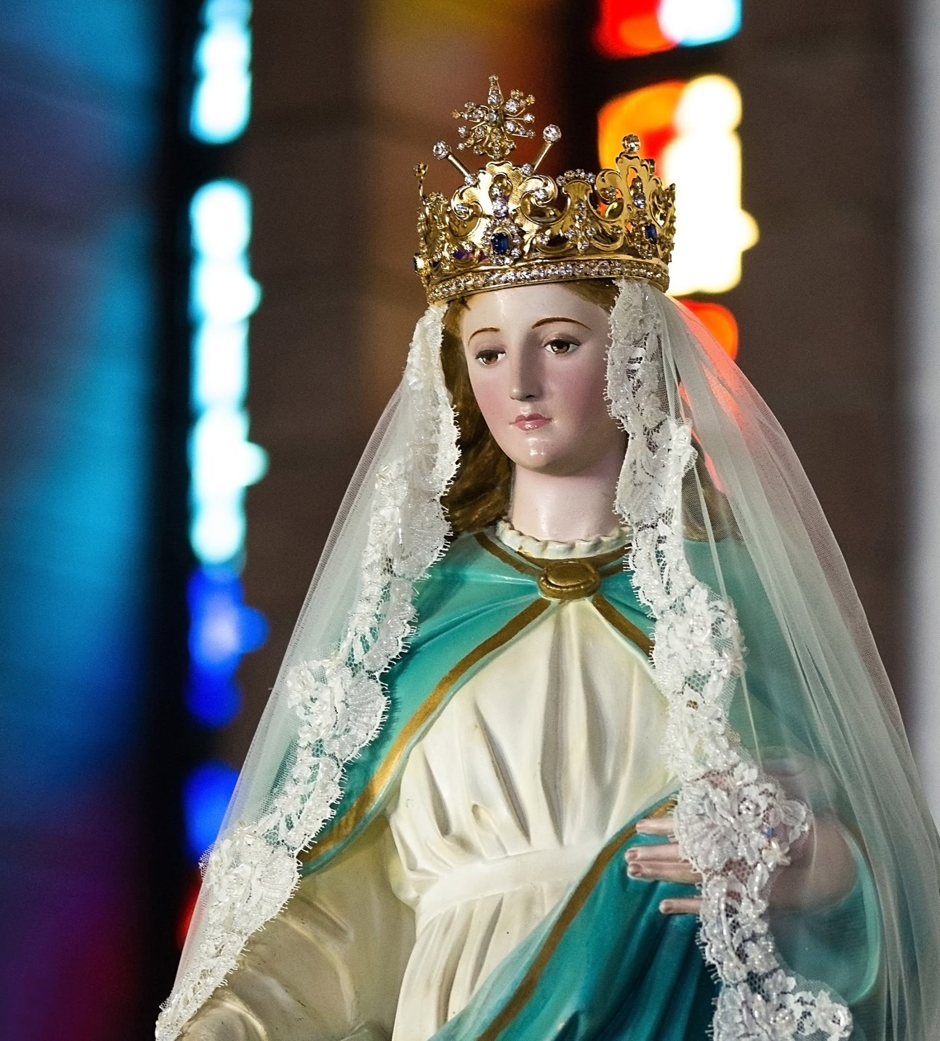 Il simulacro della Madonna della Salute con la corona e il velo
